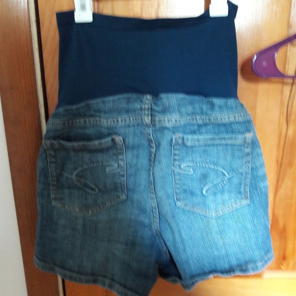 Maternity shorts . Euc